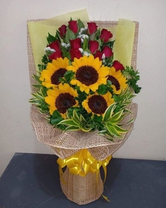 12 roses & sunflower